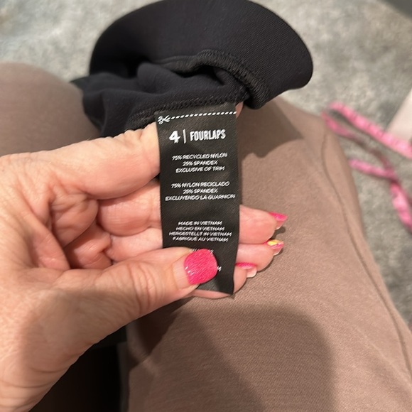 NWT Fourlaps Sports Bra. Size Medium - Picture 4 of 4